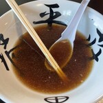 中華そば処 琴平荘 - 『中華そば(こってり)』のスープ