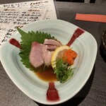 魚屋ひでぞう - ぶりの刺身をポン酢で頂きました｡写真を撮る前に後輩君達に一切れづつ食べられました｡