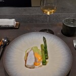 Aspirant - .....⑨出口さんのスジアラ 　グリーンアスパラガス　卵黄と腐乳のソース.....⑥ソーヴィニョンブラン　タイム 　ディル　ローズマリー　白ワイン　黒胡椒.....