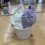 うご・じぇら - ダブル¥360（秋田県産いちじく&秋田県産ブルーベリー）