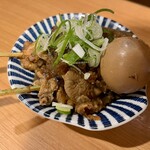 大衆日本酒バル ふとっぱらや - 「もつ煮込み」390円也。