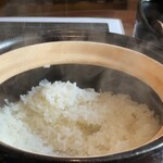 千年鮭 井筒屋 - 炊き立ての新米は地元新潟産