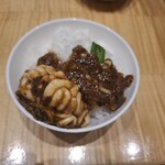 スーツァン・レストラン陳 - 白いご飯の上にのせた麻婆白子・その1です。