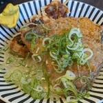 七津屋 - 揚げ物 : シューマイ 150円 , アジ 180円