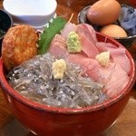 しらす市場 - 生しらすと地魚丼
            