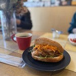 Cafe Akai Harinezumi