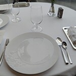 フィリップ・ミル 東京 - テーブルセッティング