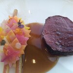 329096762 - エピスを纏った蝦夷鹿のロティ　メークインのコンフィ　野菜のタルト