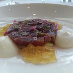 フィリップ・ミル 東京 - 鮪のグリエ　フヌイユ　林檎　トマトのジュレと泡