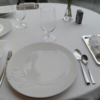 フィリップ・ミル 東京 - テーブルセッティング