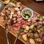 シュラスコ 肉寿司食べ放題 夜景肉バル サルーテジャポン - ローストチキン&ソーセージ&ポテトのグリル