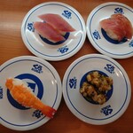 無添くら寿司 - 料理写真:令和7年11月 土日営業時間(10:20〜23:00)
熟成まぐろ 税込115円
熟成漬けまぐろ 税込115円
活〆大えび一貫 税込115円
ほたてひもピリ辛わさび軍艦 税込115円