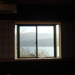徳山鮓 - 朝、部屋の窓から見える余呉湖