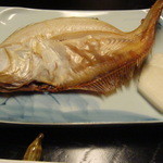 山よし - 【朝食】自家製カレイの干物