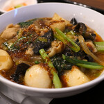 中国菜 膳楽房 - 【日替わりランチセット@税込1,300円】豚バラとカブの麻辣煮込み、[写真奥]漬物