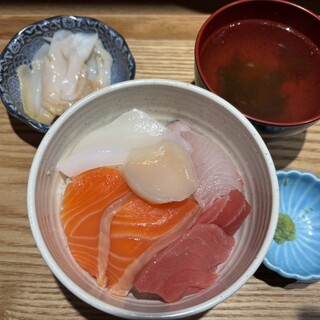 立ち食い海鮮丼 みこ食堂_1