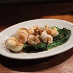 Hachihare - カブとよしえびのガーリックバターソテー