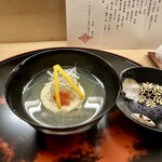 赤坂 菊乃井 - 蓋物
      丸豆腐薄葛仕立て  焼葱  針葱  梅人参  梅大根  松葉柚子