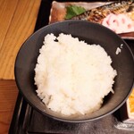 ぬる燗佐藤 - 器にくっつかない、見事な"炊き"と"蒸らし"の"ご飯"。