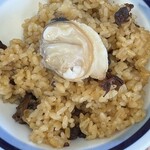 食堂はまかぜ - アサリ炊き込みご飯はまぐり乗せ