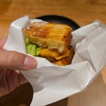 新横浜 鉄板焼き牛鳴 - 和牛ハンバーガー