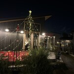 BEER&CAFE ASIS - 毎晩夜もライティングされて綺麗。