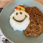 BEER&CAFE ASIS - ニコちゃんライスのドライカレー850円