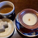 ふじもり - 濃い蕎麦味の蕎麦プリン\300とサービスの蕎麦カン