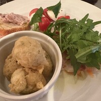 メルジェリーナ - 本日の前菜4種盛り合わせ。ゼッポリーニ、カプレーゼ、パテ、真鯛のカルパッチョ