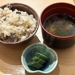 横浜紅葉坂日本酒 ふじひら - 【食事】秋刀魚御飯　あら汁。秋刀魚の旨味が御飯に沁みます。