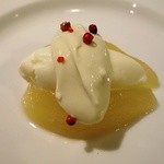 リストランテ サクラ - 洋梨のコンポート、ミルクアイス、ブルーチーズのソース
