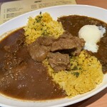 AYUMUNYA - 相がけ定番(あゆむんやカレー&特製ドライカレー) 牛すじトッピング