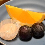 御湯宿 中屋 - 水菓子：巨砲、オレンジ　甘味：白桃餅