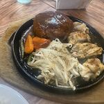 かうぼーい - 黒毛和牛100%ハンバーグ200g＆チキン100g