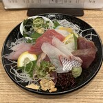 魚屋スタンドふじ - 名物刺身盛り¥980