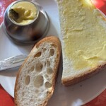グリル・エス - サイドオーダーのパン、厚切りトーストが！
