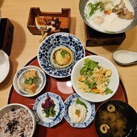 豆富料理と吟醸せいろ蒸し 八かく庵 大阪ステーションシティ店 - 