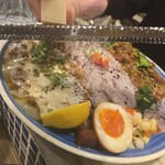 ナミニノカレー - チーズ削りまくり！