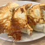 しょうがラーメン 七の庫 - ・餃子3個（380円）･･1個が大きく美味しい！