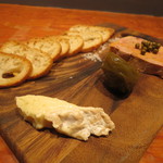 Ata - あん肝のテリーヌ、生胡椒、梅肉、ブリ・ド・モー3