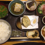 Asuka - お昼の定食 お造りと小鉢四種盛り
