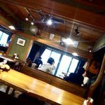 カフェ椿  - 生ﾗｲﾌﾞがあるから店内は全て南向きなのじゃ～!?