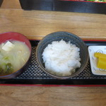 Hanasaki - ご飯、味噌汁、たくあん
