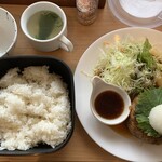 グリルmori - 料理写真:ランチC(ハンバーグ)：ごはんはおひつに入れて持ってきてくれはります