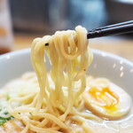 鶏白湯そば 彌 - 料理写真: