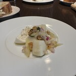 ロンロガレージ - 洋梨とフレッシュチーズ(名前忘れ)のサラダ