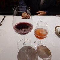 Hirovanna - ドリンクは
                    
                    ●自家製drink（プラム、ソーダ割り）1,045円
                    
                    合計　12,045円　を注文している
                    
                    幹事さんの注文したぶどうジュースは1,100円となる