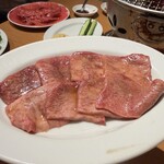 炭火焼肉ホルモン まるは - 
