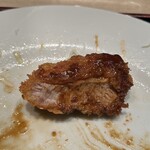 とんかつ荘 フジマル - 厚みは2センチほど。柔らかいヘレ肉です。