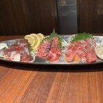 せいもん払い - 熊本馬刺し盛合せ（極上霜降り、霜降り、上赤身）